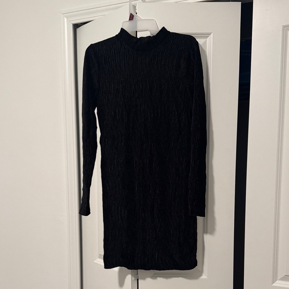 H&M Black Textured Long Sleeve Dress